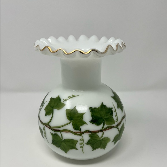 Vintage Consolidated Milk Glass HANDPAINTED Ivy Vine Ruffled Edge Vase 6.5 - Picture 1 of 4